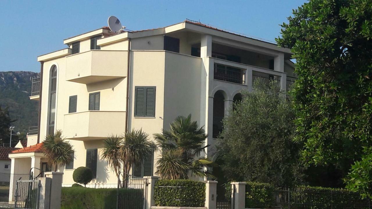 Apartmani Vitturi Kastela Luaran gambar